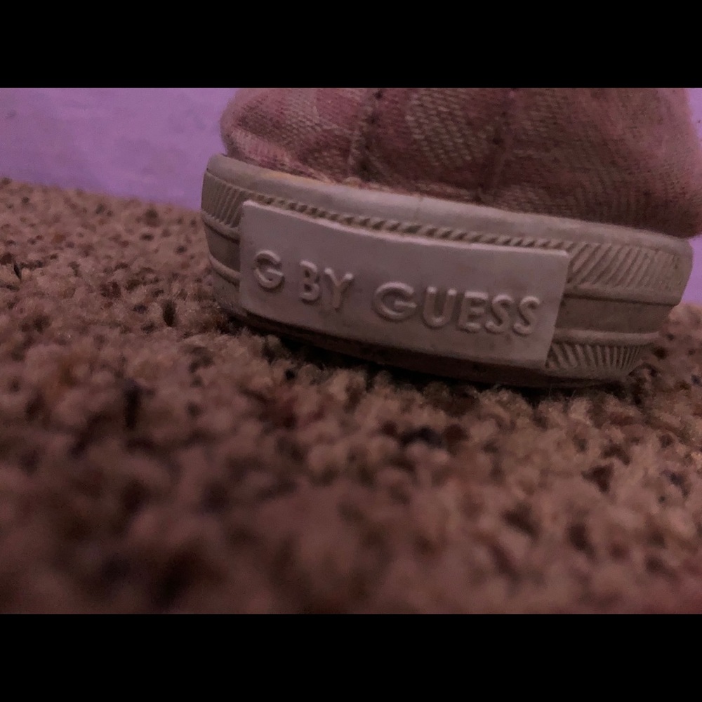 Guess - Picture 4 of 6